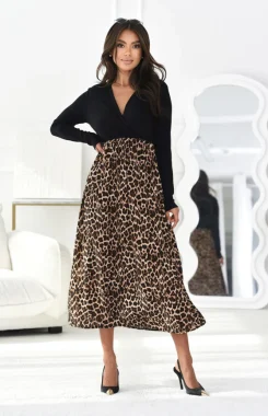 Rochie midi cu imprimeu leopard si decolteu petrecut