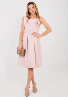 Rochie eleganta midi roz cu textura satinata si detalii florale