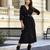 rochie-eleganta-neagra-cu-decolteu-petrecut-si-curea-in-talie