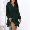 rochie-eleganta-scurta-verde-cu-decolteu-petrecut-maneci-lungi-si-volane