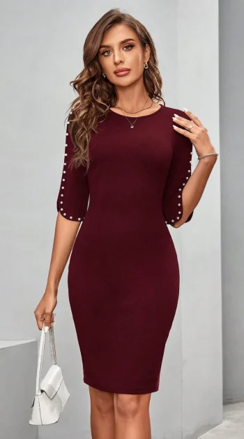 rochie-frenda-bordo-eleganta-cu-croi-mulat-si-aplicatii