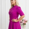 rochie-fucsia-eleganta-cu-nasturi-si-curea-in-talie