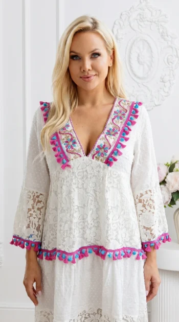 rochie-lunga-alba-brodata-cu-ciucuri-colorati-si-insertii-de-dantela