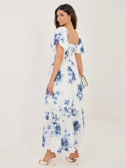 rochie-lunga-alba-brodata-cu-imprimeu-floral-albastru