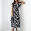 rochie-lunga-neagra-cu-imprimeu-alb-si-cordon-in-talie