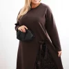 rochie-maro-marime-mare-cu-insertie-decorativa-din-paiete-si-funda-laterala