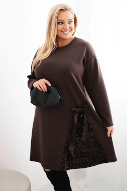 Rochie maro marime mare cu insertie decorativa din paiete si funda laterala
