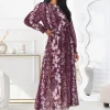 rochie-maxi-plisata-eleganta-bordo-cu-imprimeu-floral-si-cordon-in-talie