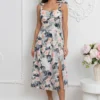 rochie-midi-alba-cu-imprimeu-floral-pastelat-si-crapatura-pe-picior