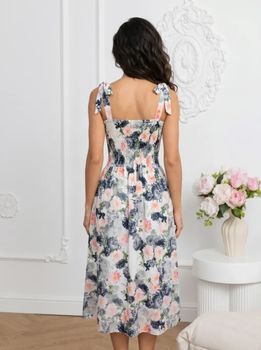 rochie-midi-alba-cu-imprimeu-floral-pastelat-si-crapatura-pe-picior