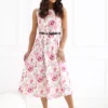 rochie-midi-alba-cu-imprimeu-floral-roz-si-curea