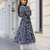 rochie-midi-albastra-cu-imprimeu-animal-si-decolteu-petrecut