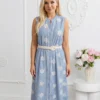 rochie-midi-bleu-cu-flori-brodate-si-curea-impletita