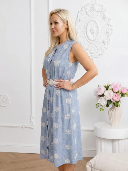 rochie-midi-bleu-cu-flori-brodate-si-curea-impletita