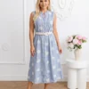 rochie-midi-bleu-cu-flori-brodate-si-curea-impletita