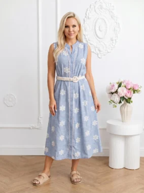 Rochie midi bleu cu flori brodate si curea impletita