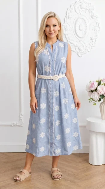 rochie-midi-bleu-cu-flori-brodate-si-curea-impletita