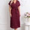 rochie-midi-bordo-din-vascoza-cu-buline-si-decolteu-petrecut