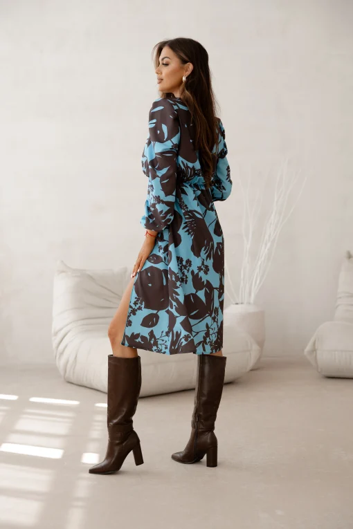 rochie-midi-cu-imprimeu-floral-negru-pe-fond-albastru