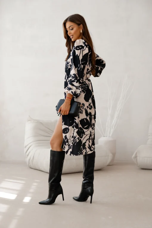 rochie-midi-cu-imprimeu-floral-negru-si-crapatura-laterala