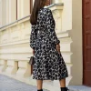 rochie-midi-cu-imprimeu-girafa-si-decolteu-petrecut