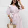 rochie-midi-cu-imprimeu-in-dungi-roz-si-guler-cu-volane
