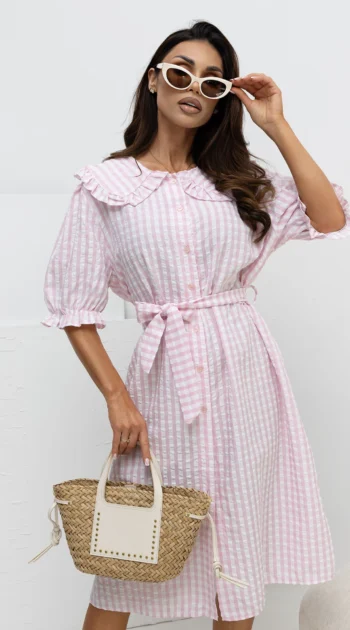 rochie-midi-cu-imprimeu-in-dungi-roz-si-guler-cu-volane