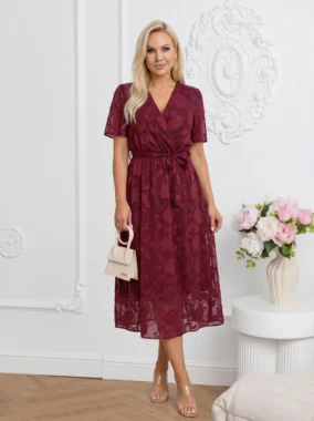 Rochie midi eleganta bordo cu textura florala