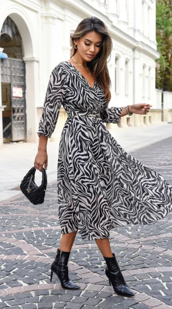 rochie-midi-eleganta-cu-imprimeu-alb-negru-si-cordon-in-talie