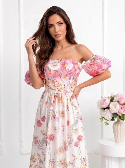 rochie-midi-eleganta-cu-umerii-lasati-maneci-bufante-si-imprimeu-floral-bogat-roz