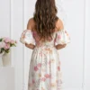 rochie-midi-eleganta-cu-umerii-lasati-maneci-bufante-si-imprimeu-floral-bogat-roz