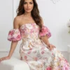 rochie-midi-eleganta-cu-umerii-lasati-maneci-bufante-si-imprimeu-floral-bogat-roz