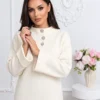 rochie-midi-eleganta-din-tricot-cu-nasturi-bijuterie