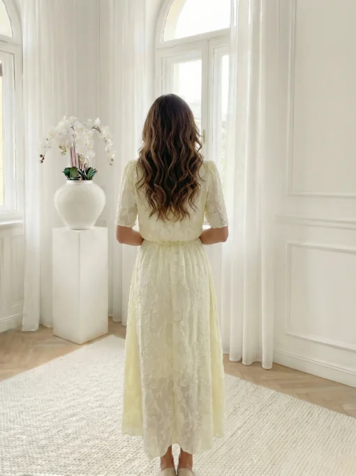 rochie-midi-eleganta-galben-pai-cu-textura-florala