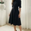rochie-midi-eleganta-neagra-cu-nasturi-tip-perla-si-curea