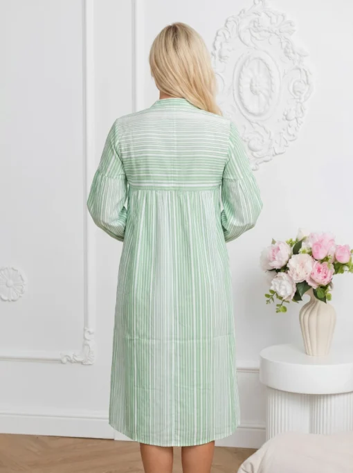 rochie-midi-lejera-cu-dungi-verticale-si-maneci-bufante