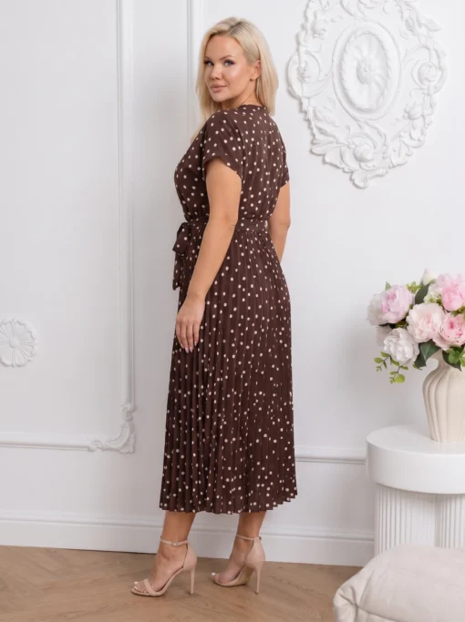rochie-midi-maro-ciocolatiu-din-vascoza-cu-buline-si-decolteu-petrecut