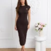 rochie-midi-mulata-cu-brosa-aurie-in-forma-de-inima