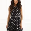 rochie-midi-neagra-cu-buline-albe-si-curea