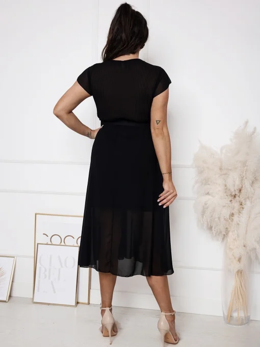 rochie-midi-neagra-cu-decolteu-petrecut-si-curea-in-talie