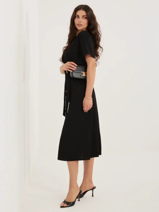 rochie-midi-neagra-cu-detaliu-metalic-in-talie