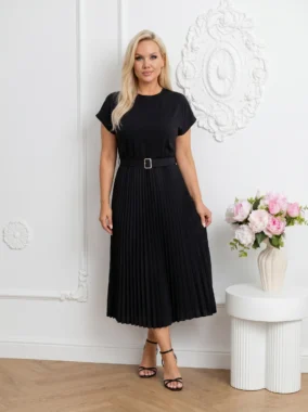 Rochie lunga neagra plisata cu curea in talie si decolteu rotund