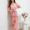rochie-midi-plisata-roz-cu-imprimeu-floral