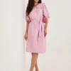 rochie-midi-roz-cu-dungi-si-guler-volanat
