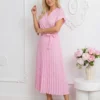 rochie-midi-roz-plisata-cu-buline-albe-si-decolteu-petrecut