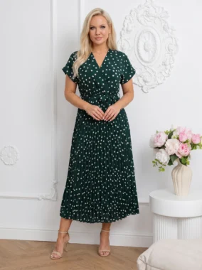 Rochie midi verde din vascoza cu buline si decolteu petrecut