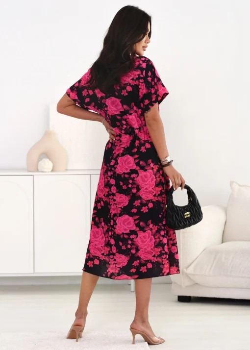 rochie-neagra-cu-imprimeu-floral-roz-si-crapatura-laterala