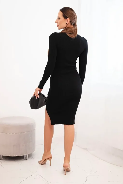 rochie-neagra-din-tricot-cu-nasturi-decorativi-si-crapatura-laterala