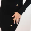 rochie-neagra-din-tricot-cu-nasturi-decorativi-si-crapatura-laterala