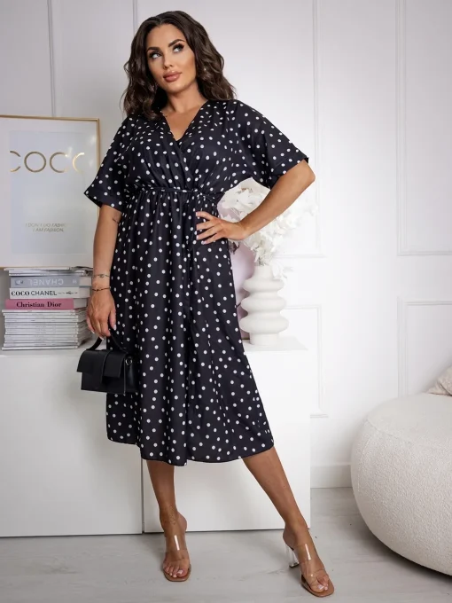 rochie-neagra-midi-cu-buline-albe-si-crapatura-laterala